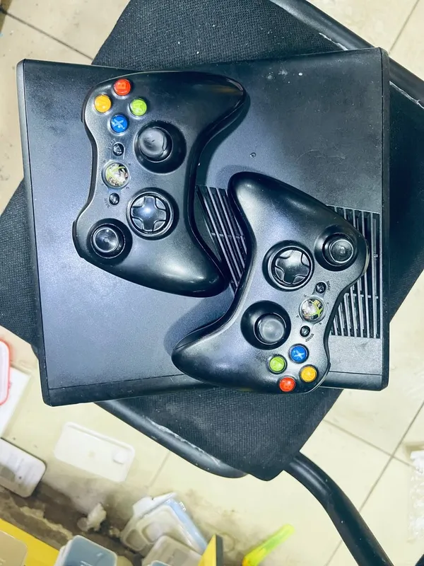 Xbox 360 S 1TB sotiladi 2