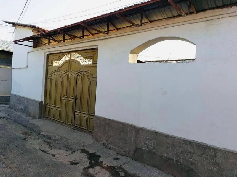 Uy zudlik bilan sotiladi, 300m maydon,15m old tomoni, Fayzobod Mirobod 2 Uy zudlik bilan sotiladi, 300m maydon,15m old tomoni, Fayzobod Mirobod 2