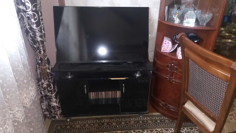 Artel 42 smart va podstavka