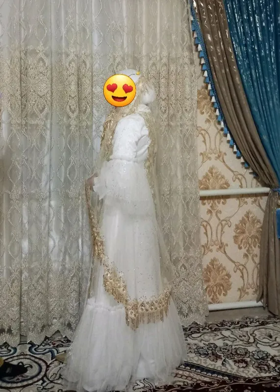Ansambl sarisi hamda tillaqosh qo'shib beriladi 2