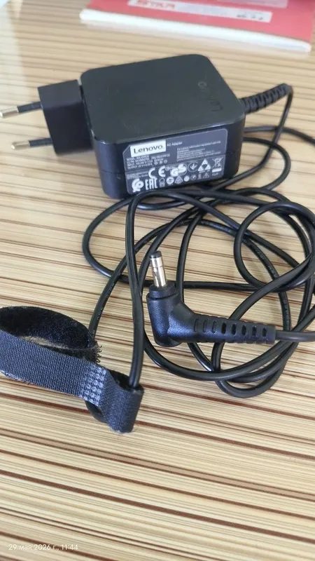 Продается зарядное устройство для ноутбука Lenovo 3