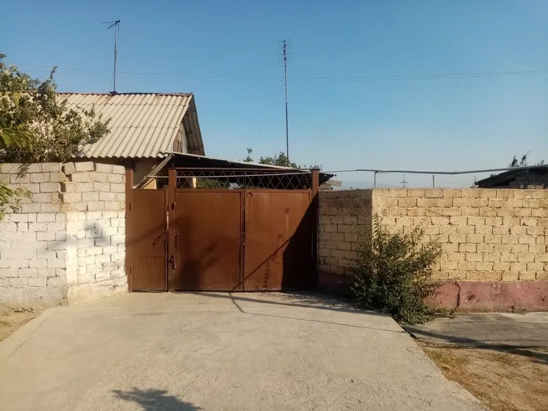 Hovli uy sotiladi 1 Hovli uy sotiladi 1
