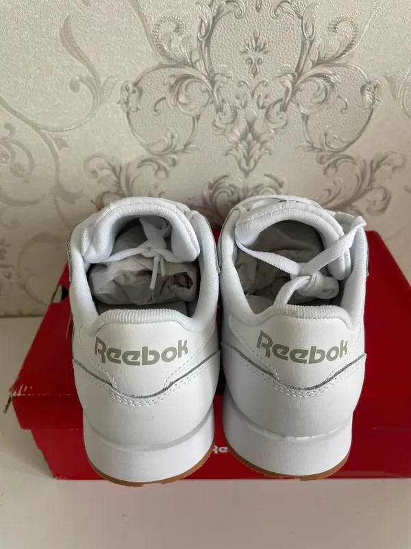 Reebok Classic 41 o‘lchamli krossovkalar 4 Reebok Classic 41 o‘lchamli krossovkalar 4