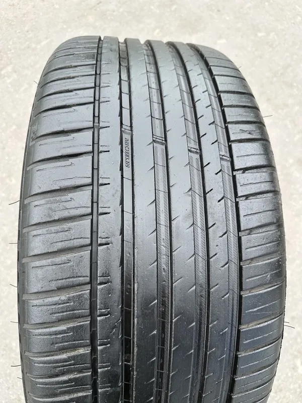 Продается 1 шина Michelin Pilot Sport 4 SUV 275/35 R23. Продается 1 шина Michelin Pilot Sport 4 SUV 275/35 R23.