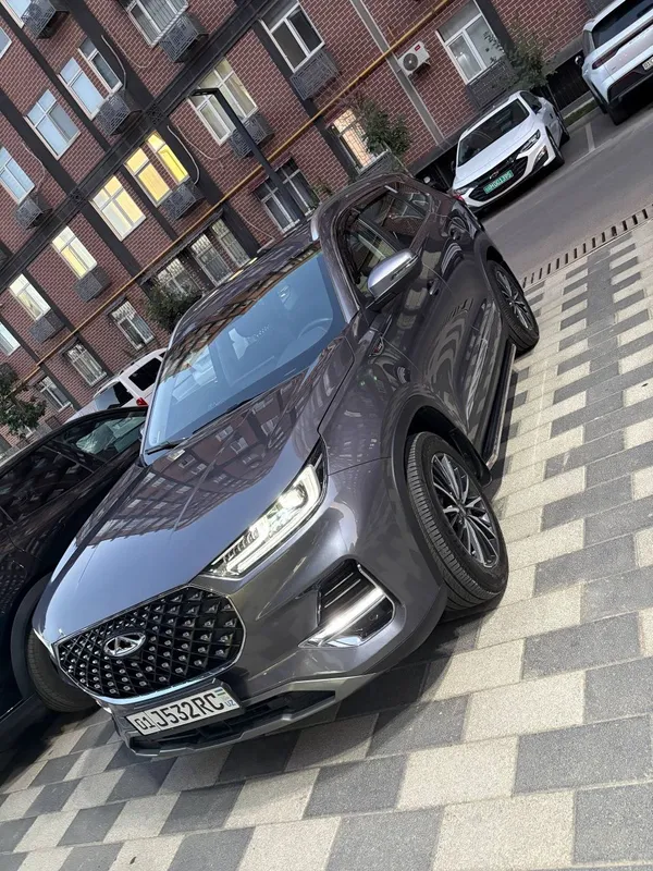 Автомобиль внедорожник Черри 6 Автомобиль внедорожник Черри 6