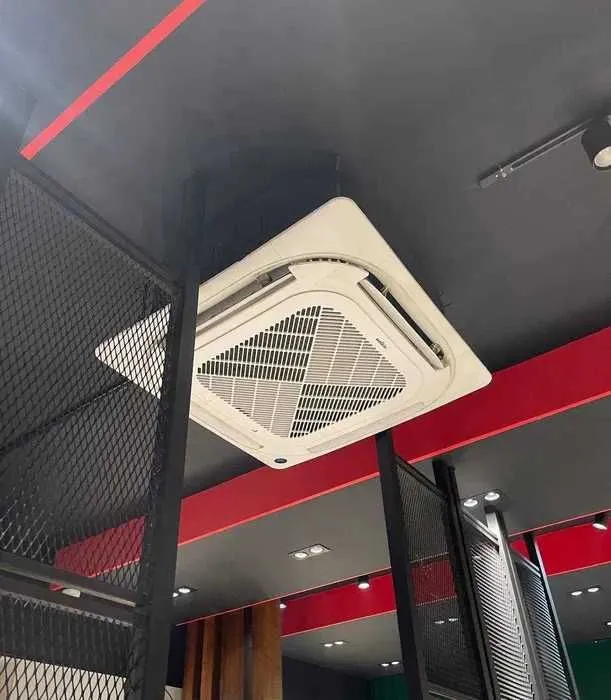 Кассетный кондиционер Midea Kita 12,000 btu Inverter. — фото 1