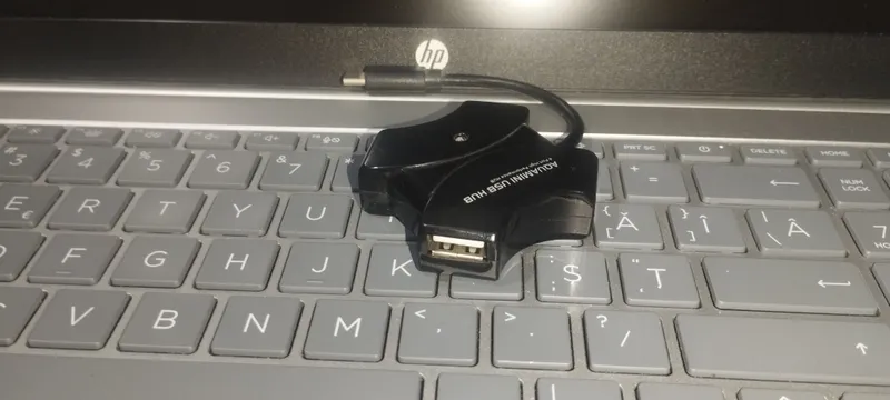 typ-c va 4 ta USB hub 2