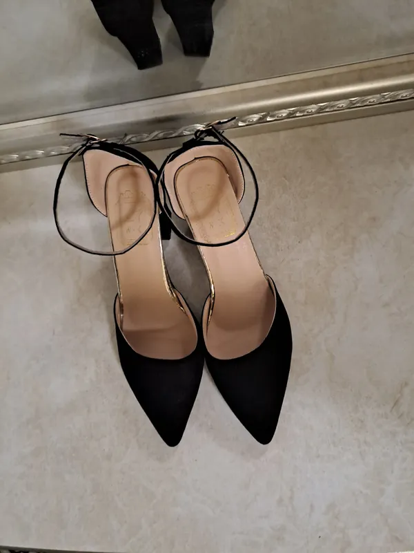 Qora elegant tufli, zamsh, qizlar va ayollar uchun 2 Qora elegant tufli, zamsh, qizlar va ayollar uchun 2