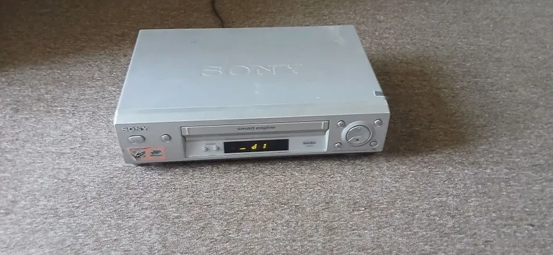 Video-magnetofon sony. 4 Video-magnetofon sony. 4