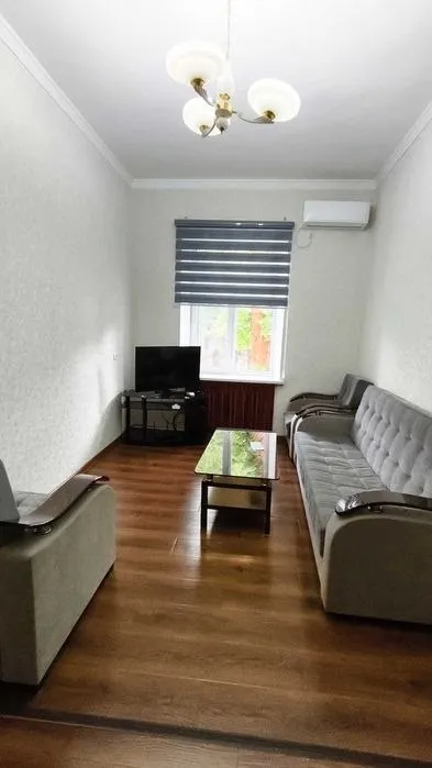 Аренда квартиры 2-комн, 54 м², 2/4 этаж