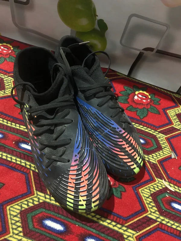 Adidas Predator futbol butsiları 4 Adidas Predator futbol butsiları 4