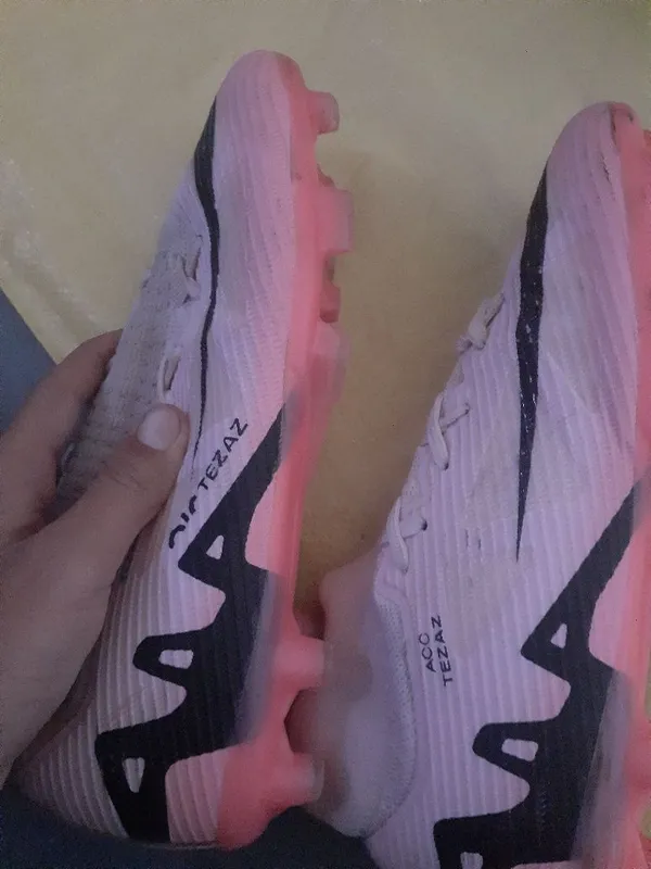 Nike tezaz Holati yaxshi 40-41 Razmir Navoiy viloyati tel qiling yaxsh