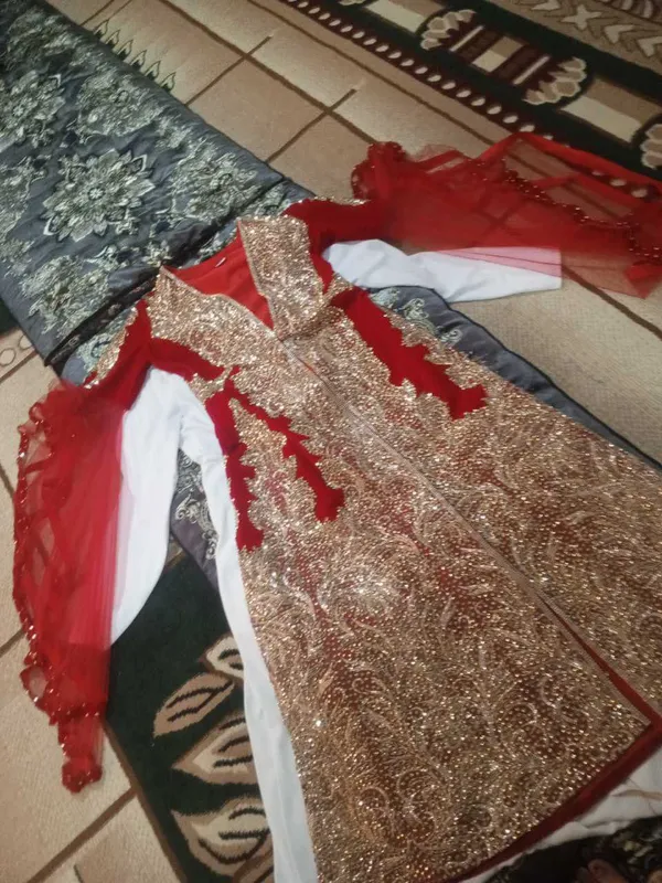 ansambli 1 marta kiyilgan 1 mln olingan narxi 1400