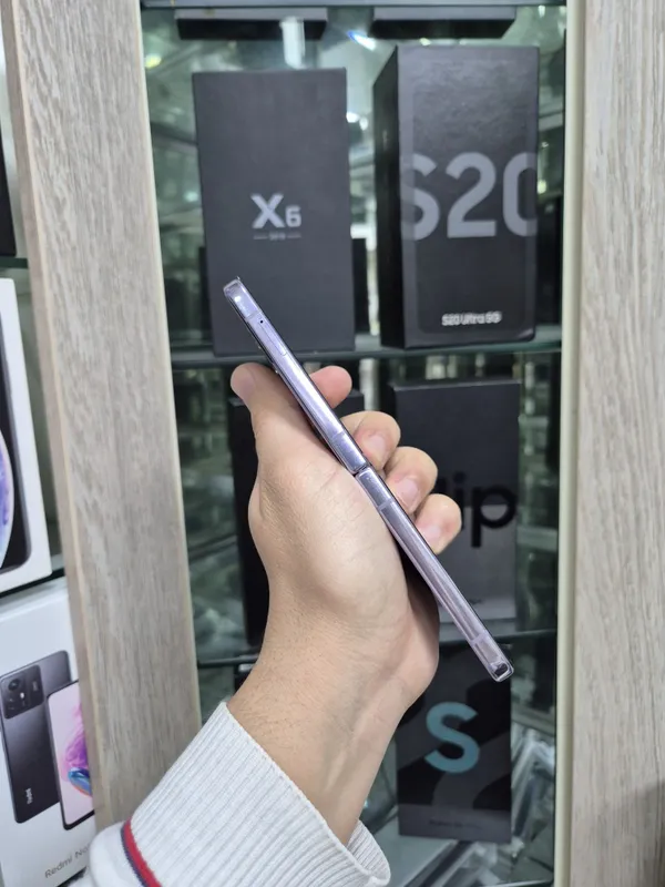 Samsung Galaxy Z flip 4 8/256Gb 3
