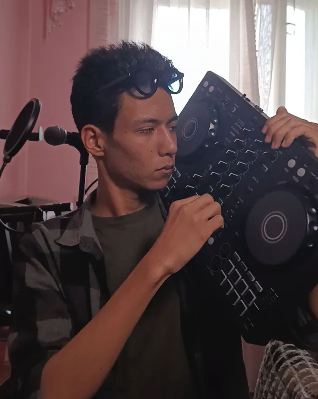 Стильный DJ на ваше мероприятие — музыка, которая цепляет — фото 1