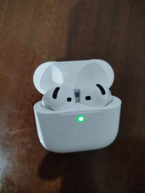 Apple airPods 4