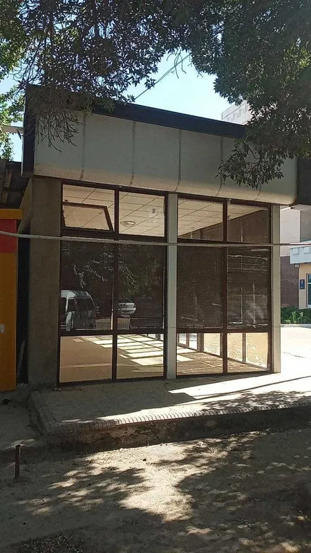 Qarshi shahar centerida joylashgan do'kon sotiladi 3
