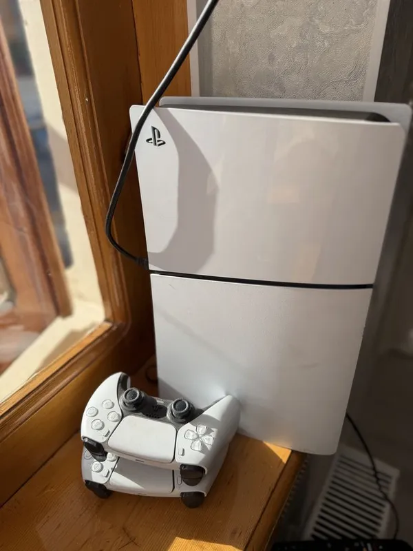 Ps5 slim oyini bn 2 ta jostik bn 1
