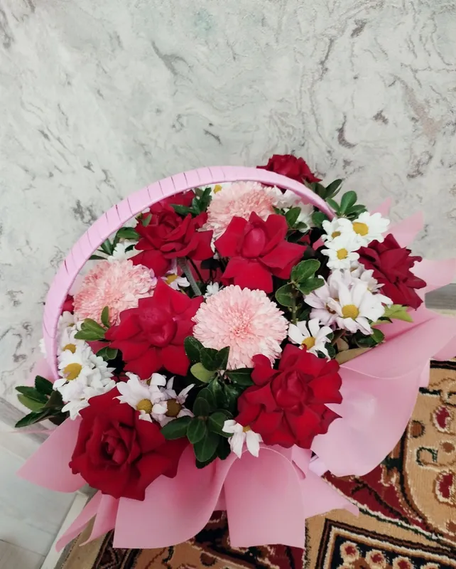 Продаётся красивая корзина из натуральных цветов 2