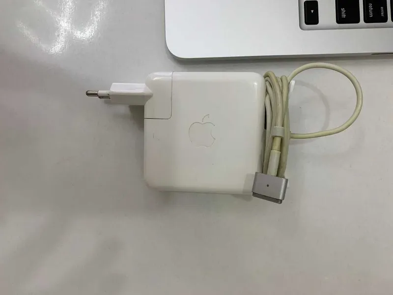 MacBook Pro 13 (Early 2015) / i5 / 8GB / 2k Retina 6