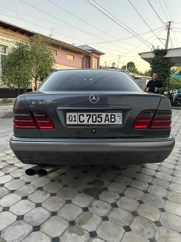 Mercedes-Benz 210 7