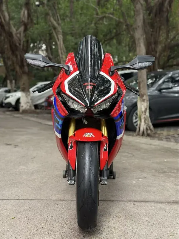Продаётся CBR1000RR 2017 Fireblade — фото 1