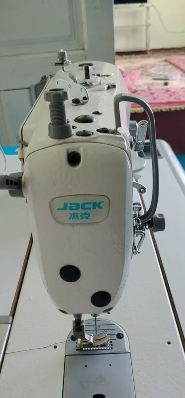 Tikuv mashina sotiladi .JAC f3 xolati yangi 2
