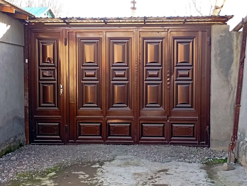 Hovli uy sotiladi