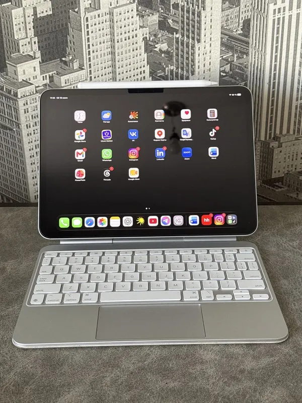 Продам iPad Pro M4 11” 256GB + Magic Keyboard + Apple Pencil Pro 1