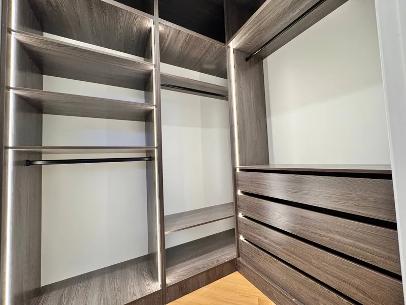 #9800 4/9/10 Новостройка 105 м² Евро Люкс с мебелью и техникой — фото 6