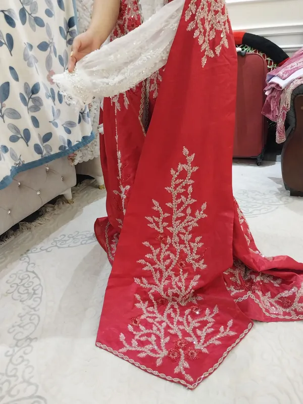 Ayollar kiyimi. Ansambl 2 Ayollar kiyimi. Ansambl 2