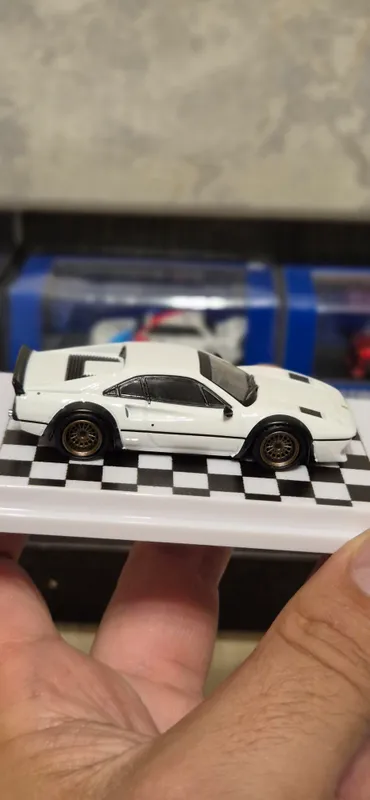 Коллекционная модель автомобиля в масштабе 1/64 — фото 4