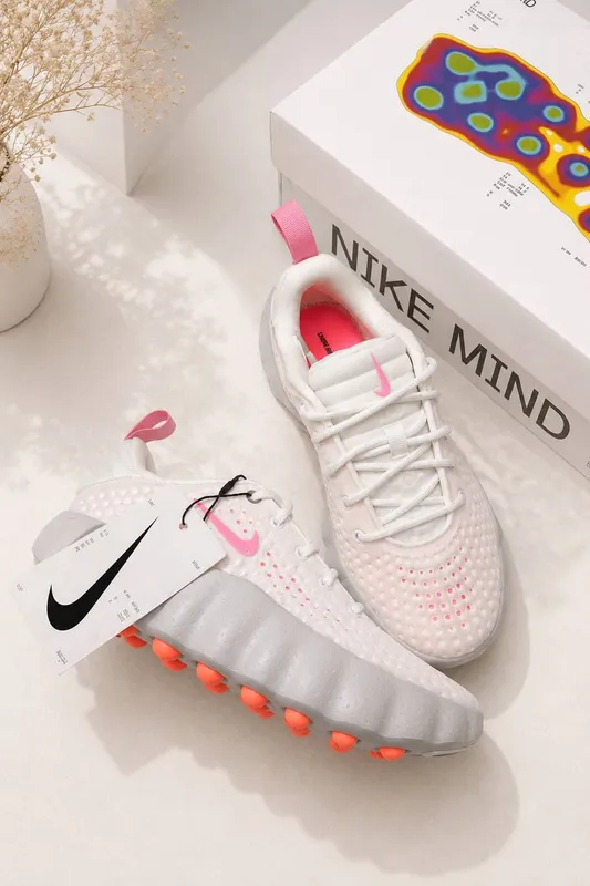 Кроссовки Nike Mind 002 Кроссовки Nike Mind 002