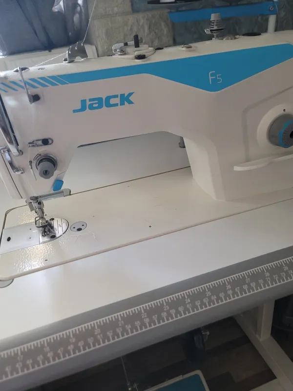 Продается швейная машинка ,Jack F5 2