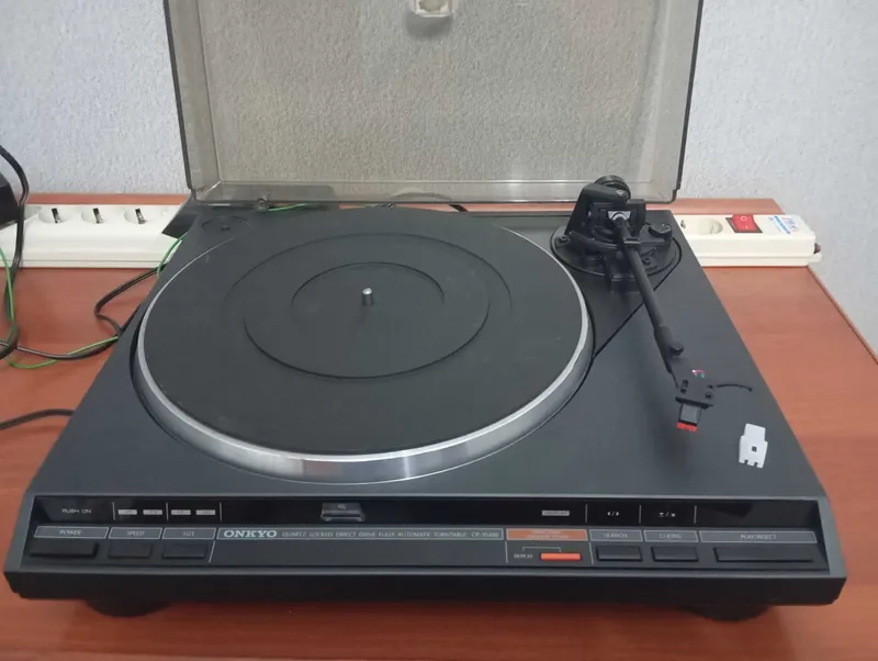 ONKYO винтажный проигрыватель винил дисков. 2 ONKYO винтажный проигрыватель винил дисков. 2