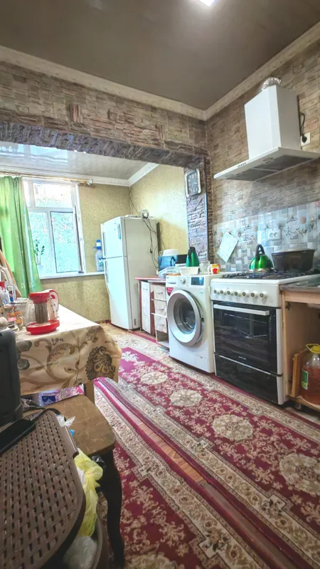 Hovlisi va 2 ta podvali bor 3 xonali kvartira sotiladi 5