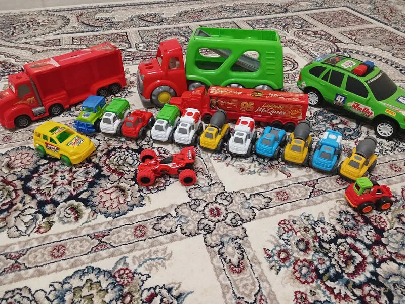 Игрушки продаются 3
