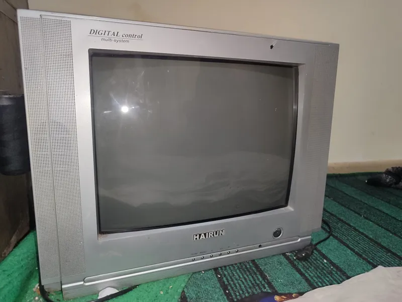 sotiladi televizor