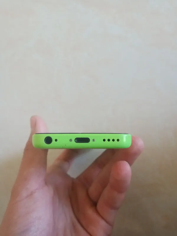 iPhone 5c срочно продаётся 5 iPhone 5c срочно продаётся 5