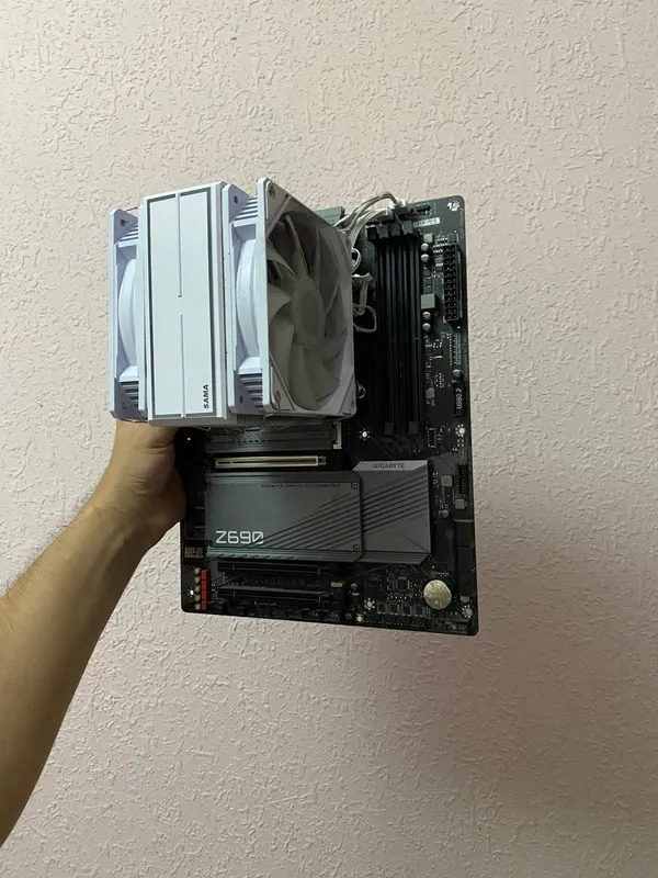 Gigabyte z690 d4 i7 13700f new