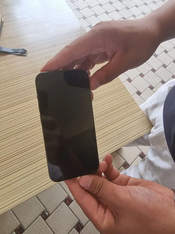 15 pro Iphon ekran almashgan