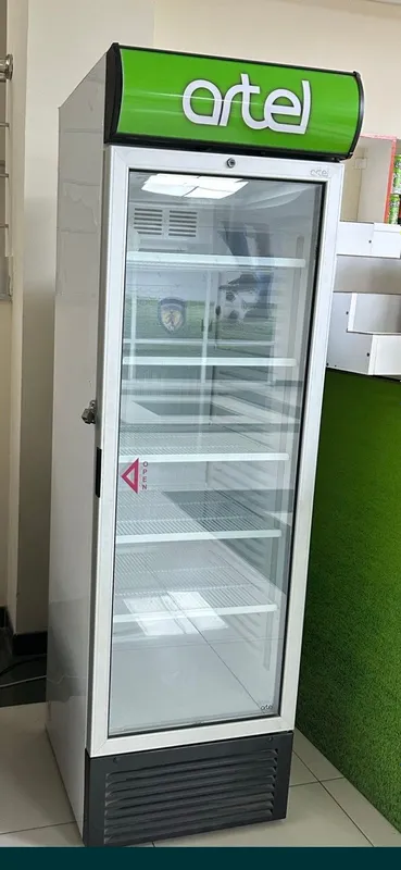 Artel muzlatgich vitrina va prilavka