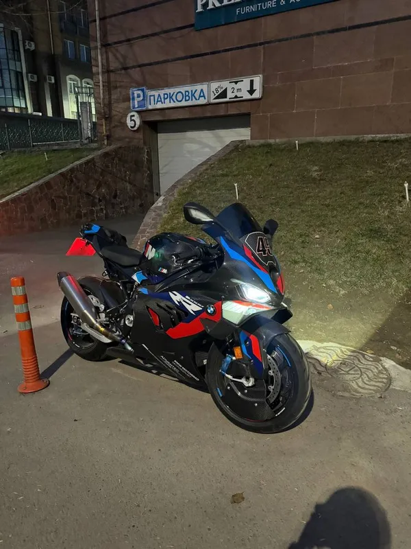 BMW M1000RR 2023 4