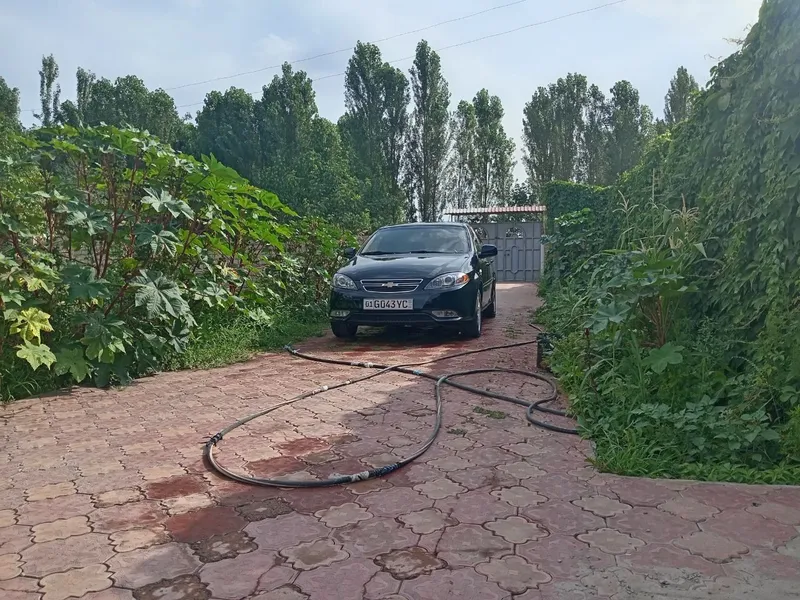 Srochni 24 sotx 2 xonali xamma sharoitlari bor xovli sotladi.