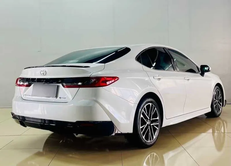 Toyota Camry 2026 Model Dual-Engine 2.0HSE Sport Lite Edition 5 Toyota Camry 2026 Model Dual-Engine 2.0HSE Sport Lite Edition 5