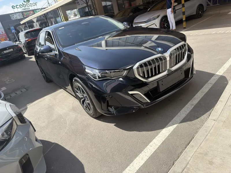 BMW i5 40L M-Sport 2025 yil — фото 4