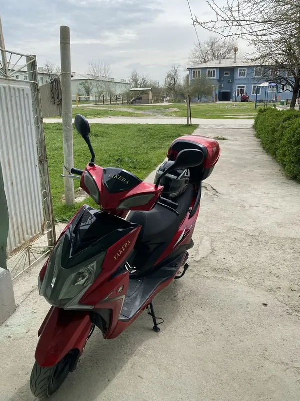 Benzinli Skuter sotiladi srochna 3 Benzinli Skuter sotiladi srochna 3