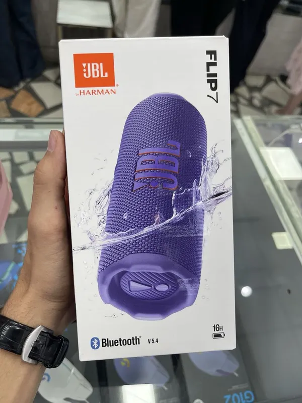 JBL Flip 7 – компактная портативная колонка с мощным звуком — фото 1