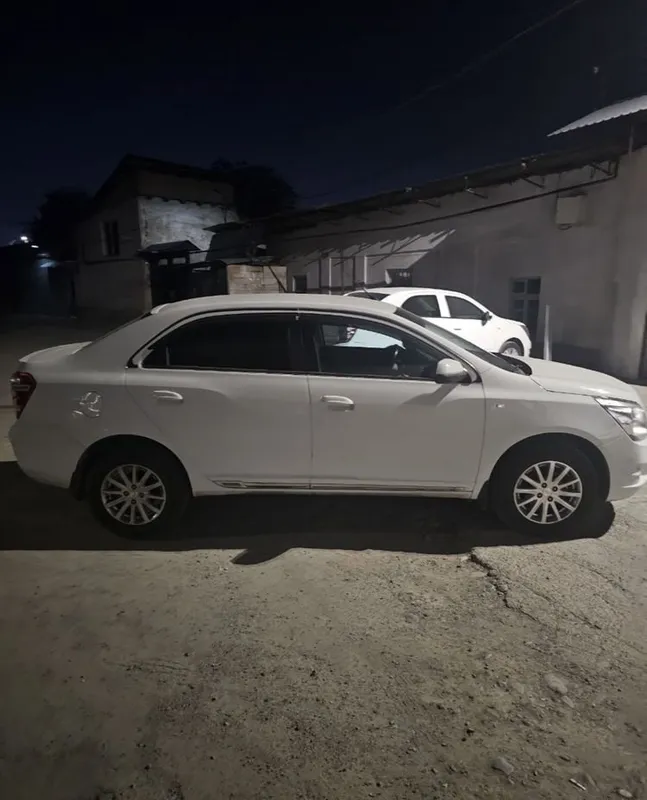 Продам Шевроле кобальт автомат в хорошем састоянии 2