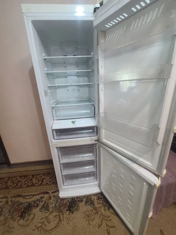 срочно продаётся холодильник 3